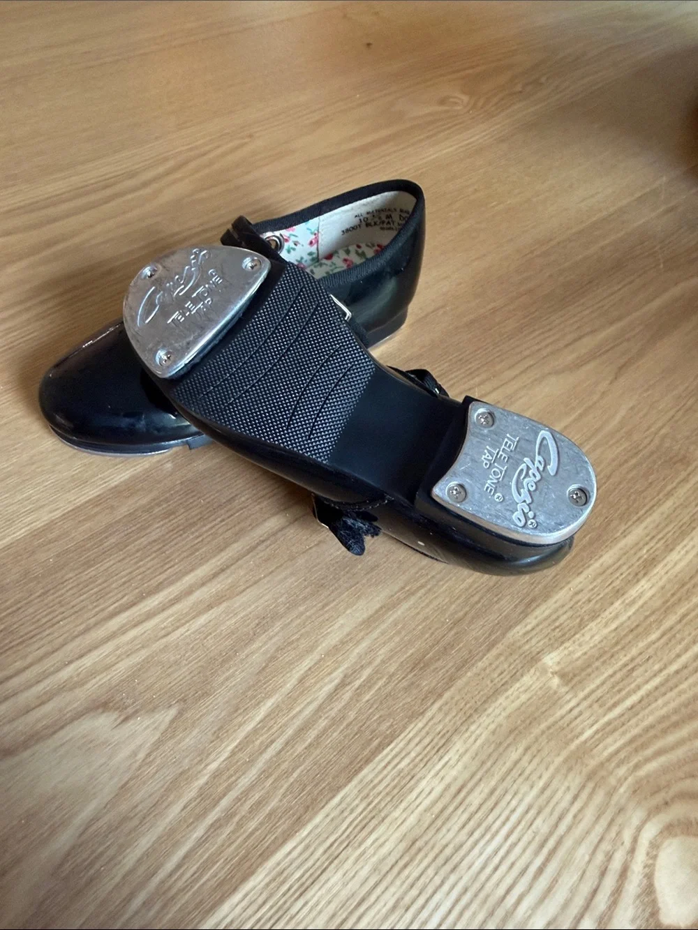 Capezio little girls black patent tap shoes 10.5M